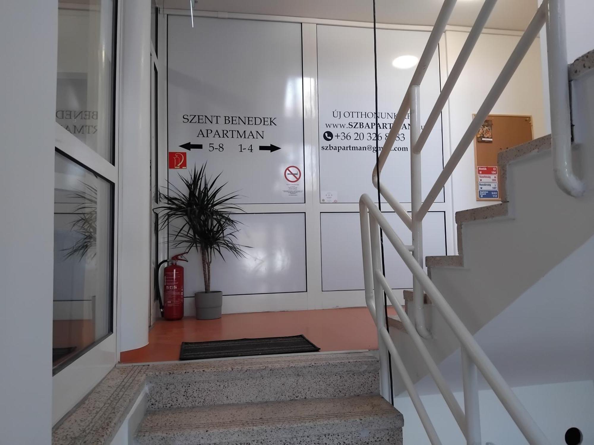 Appartamento Szent Benedek Apartman Fot Esterno foto