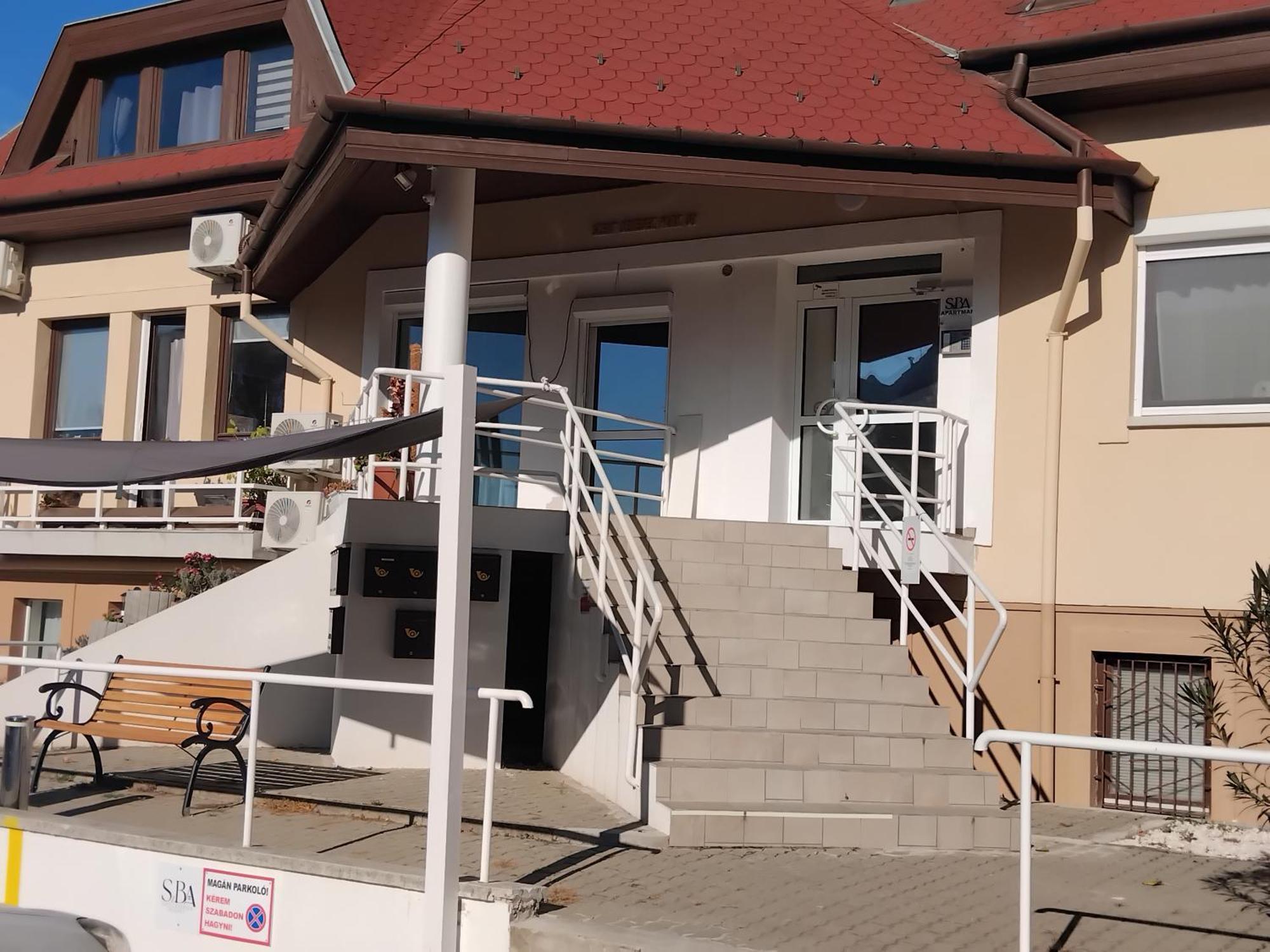 Appartamento Szent Benedek Apartman Fot Esterno foto
