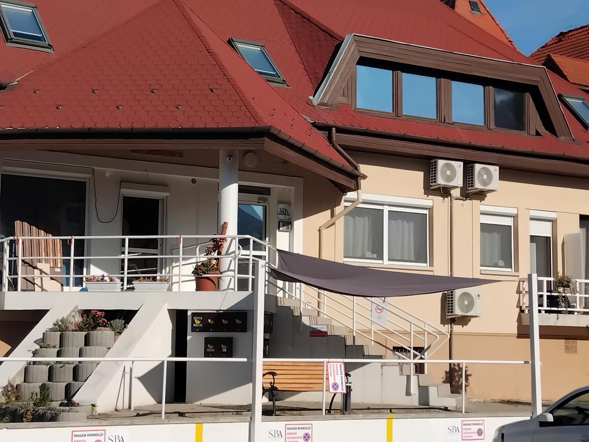 Appartamento Szent Benedek Apartman Fot Esterno foto