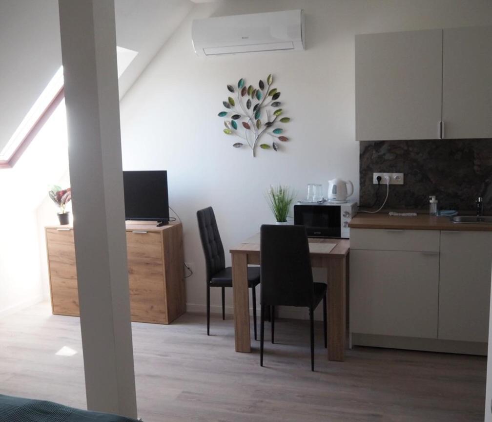 Appartamento Szent Benedek Apartman Fot Esterno foto